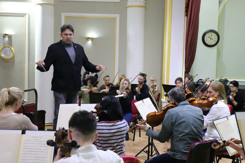 Muzičari simfonijskog orkestra dobili nove instrumente u nišu