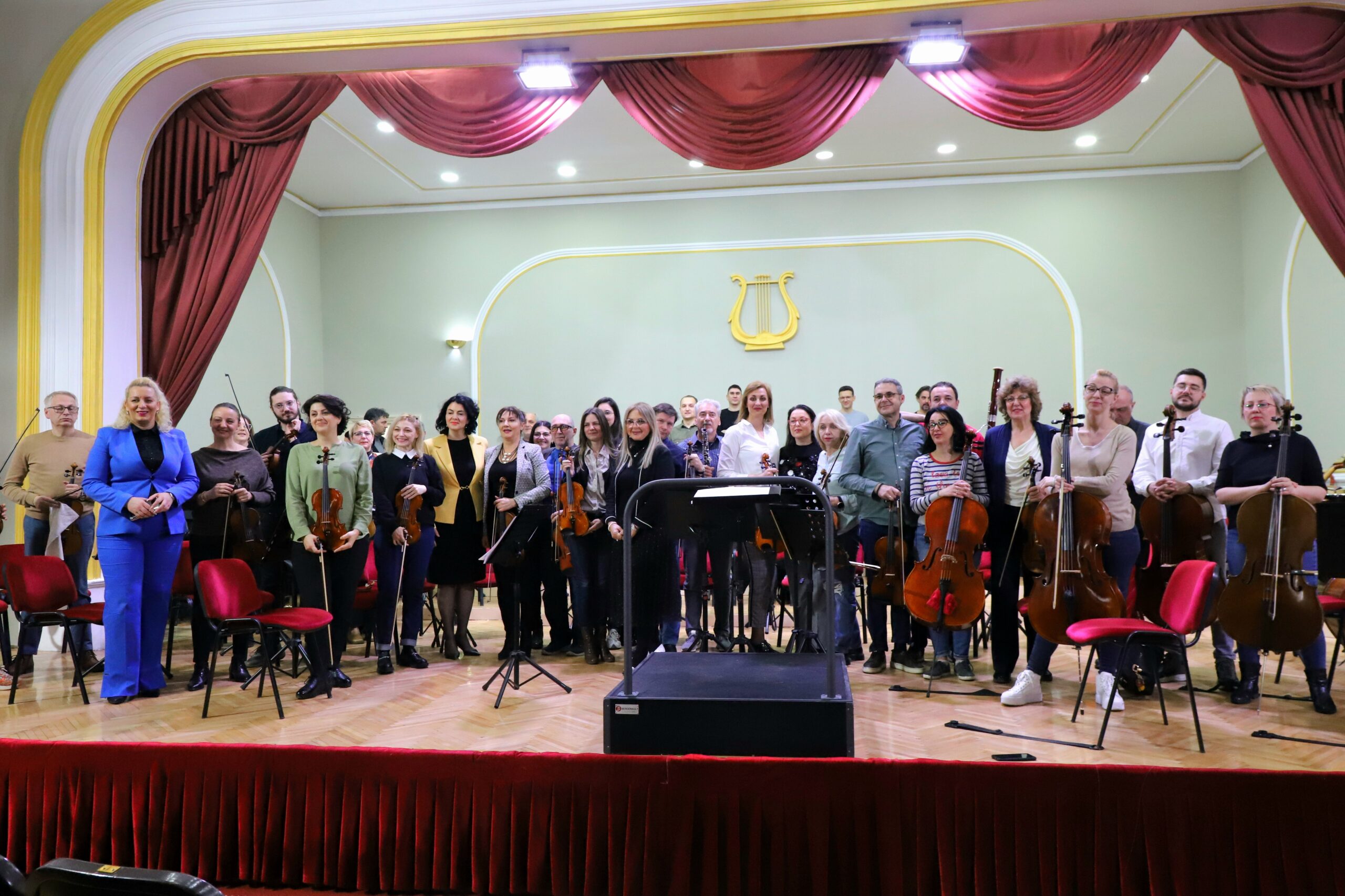 Muzičari u smifonijskom orkestru u nišu dobili nove instrumente