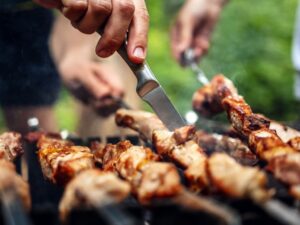 Kako očistiti roštilj? 5 saveta za savršeno čist roštilj