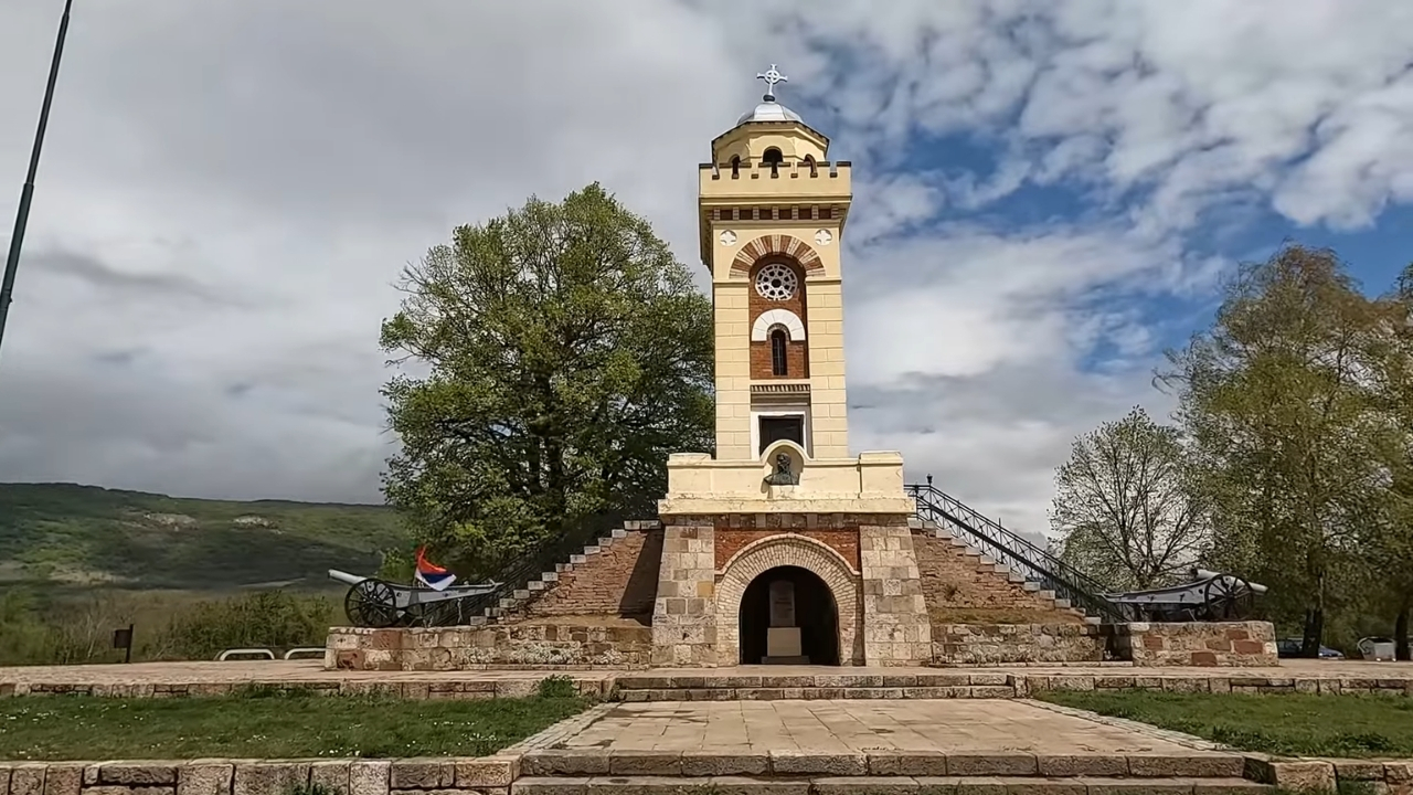 Spomenik na Čegru posvećen bici iz 1809. godine i Stevanu Sinđeliću