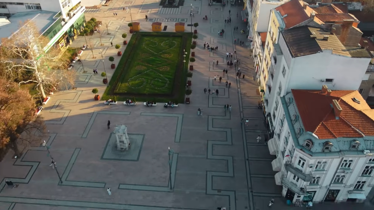 Pogled iz vazduha na Trg kralja Milana i centar Niša
